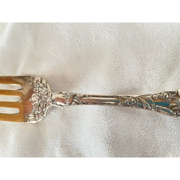 🌸 Antique Wallace Silverplate Cold Meat Serving Fork – 1902 Floral Pattern, 8" - Picture 3 of 9